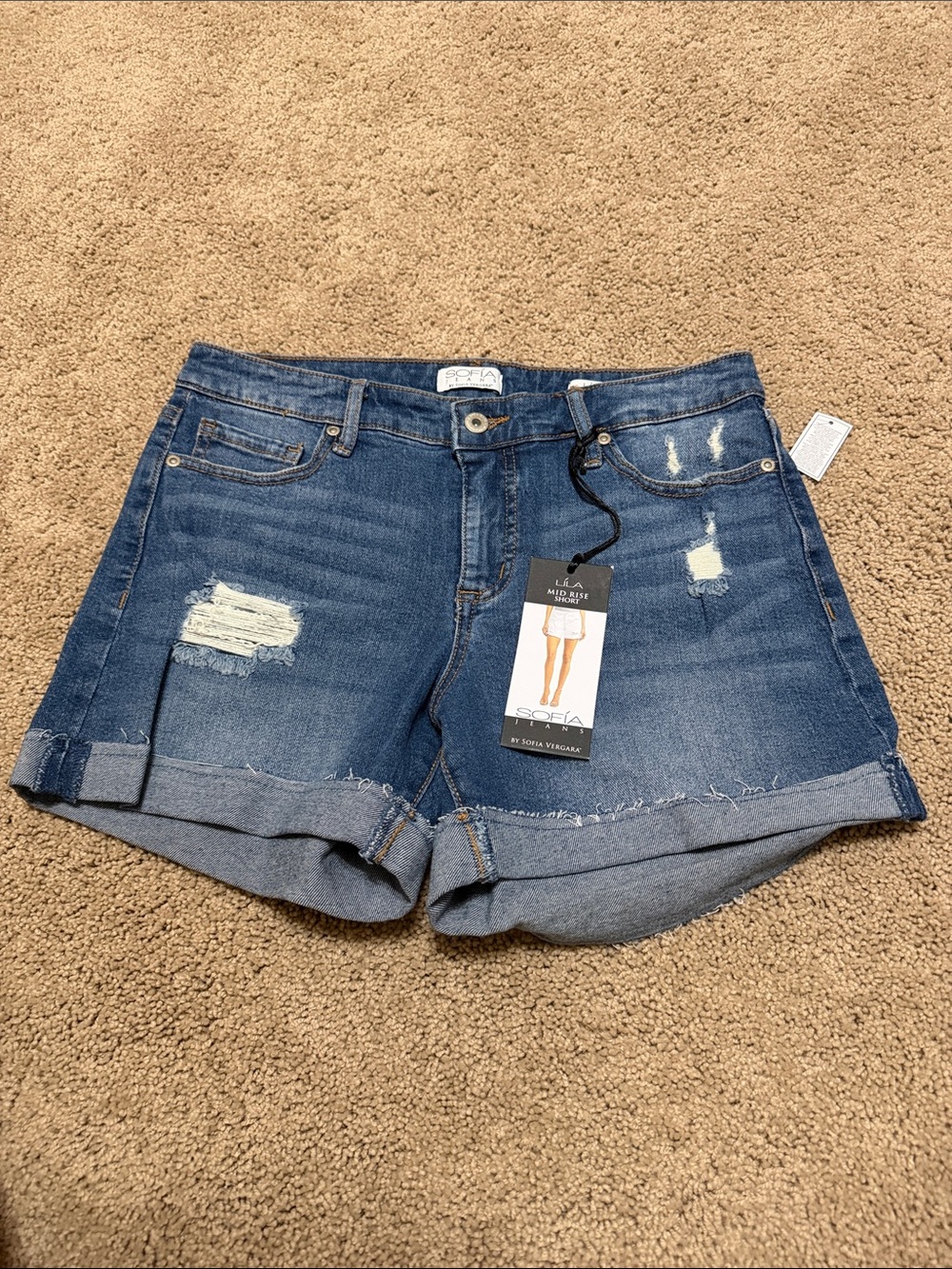 BNWT Sofia Jeans "Lila" Distressed Denim Mid-Rise Shorts 4" Length 4 pockets